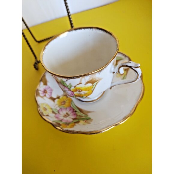 Vintage Royal Albert Tea Cup & Saucer Petunia Pattern 1930's - Picture 7 of 9